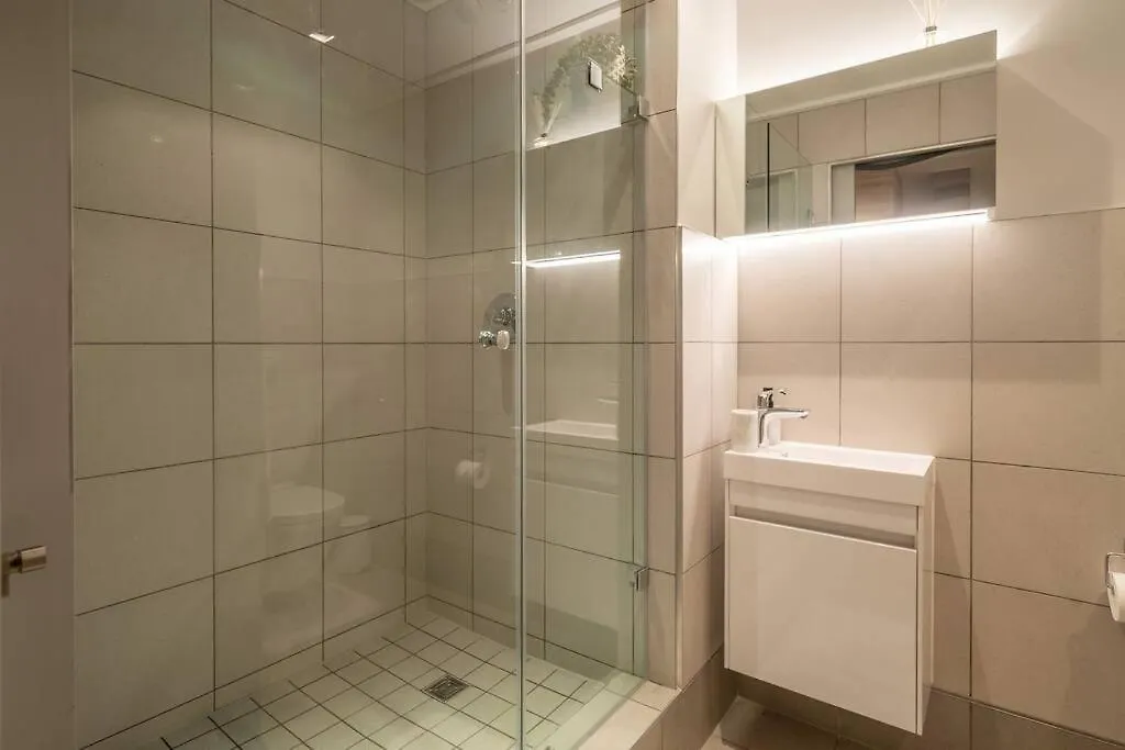 Cityscape Haven: Stylish Studio Le Cap Appartement