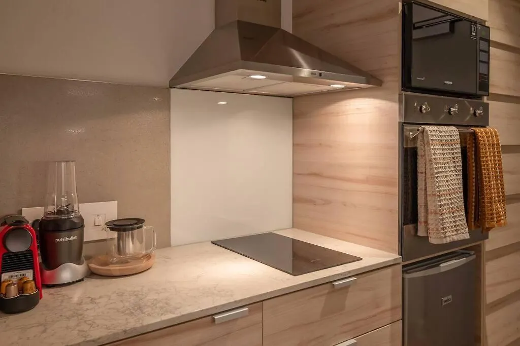 Cityscape Haven: Stylish Studio Le Cap Appartement